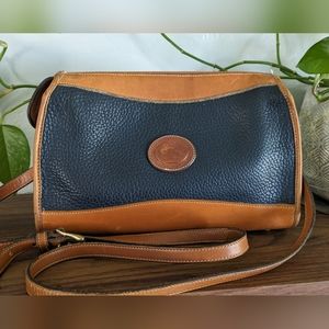 VINTAGE DOONEY & BOURKE LEATHER CROSSBODY BAG.